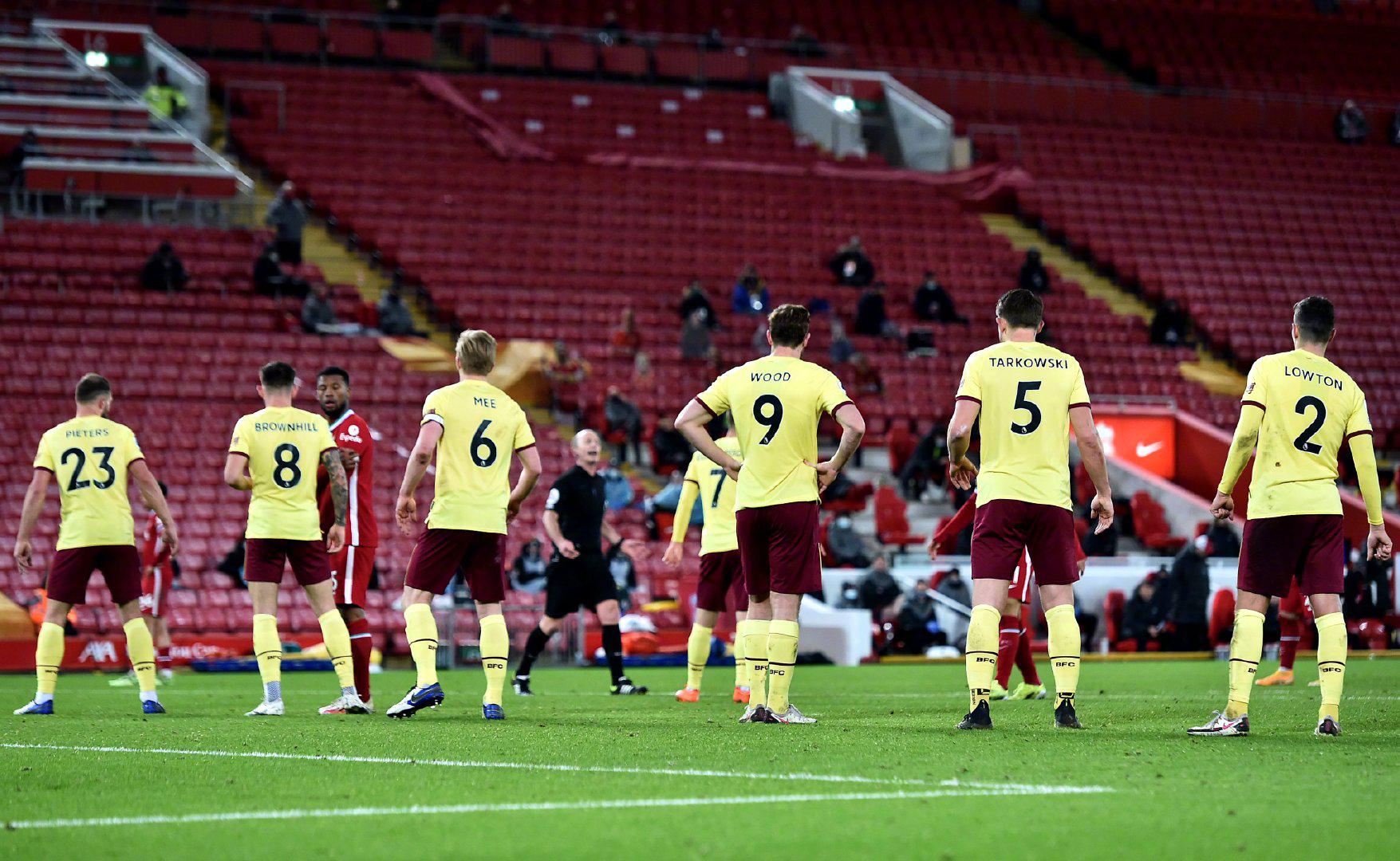 育舞台的中 育舞台的中